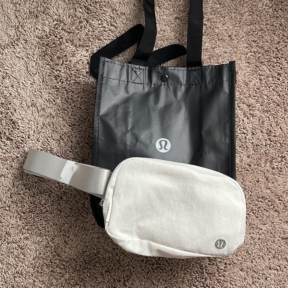 NWT Lululemon White Opal belt bag